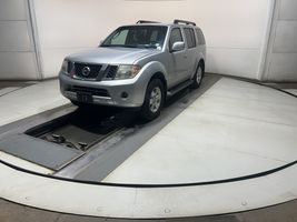 2011 NISSAN PATHFINDER LE