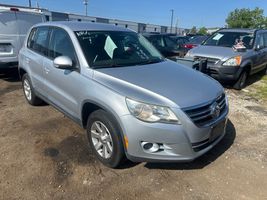 2010 VOLKSWAGEN TIGUAN S