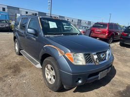 2005 NISSAN PATHFINDER SE