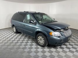 2005 CHRYSLER TOWN & COUNTRY LX