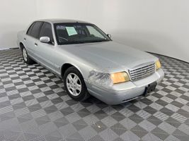 2001 FORD CROWN VICTORIA 