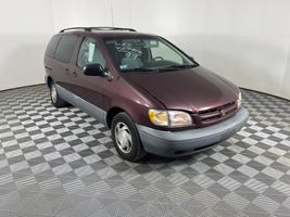1999 TOYOTA SIENNA LE
