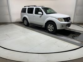 2011 NISSAN PATHFINDER LE