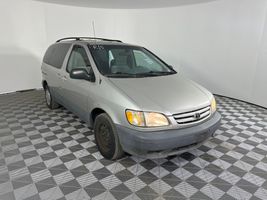 2002 TOYOTA SIENNA CE