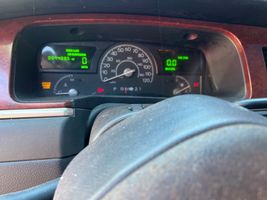 2003 LINCOLN TOWN CAR EXECUTIVE