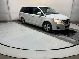 2010 VOLKSWAGEN ROUTAN SEL