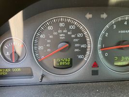2004 VOLVO XC70 