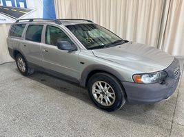 2004 VOLVO XC70 