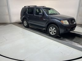 2011 NISSAN PATHFINDER LE
