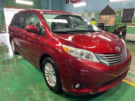 2011 TOYOTA SIENNA