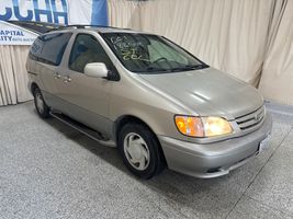 2002 TOYOTA SIENNA LE