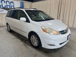2008 TOYOTA SIENNA LIMITED
