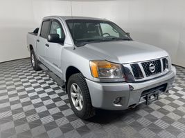 2013 NISSAN TITAN SV