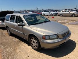 2001 VOLVO V70 BASE