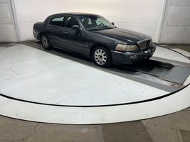 2006 LINCOLN TOWN CAR SIGNATURE LIMITED