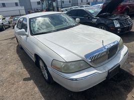 2003 LINCOLN TOWN CAR 