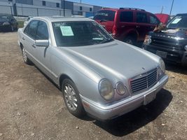 1997 MERCEDES-BENZ E CLASS E320