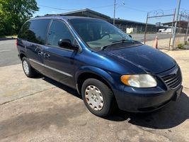 2003 CHRYSLER VOYAGER LX
