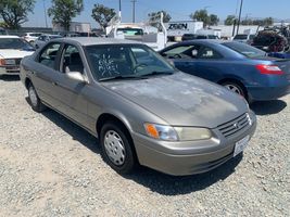 1999 TOYOTA CAMRY LE