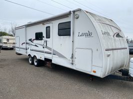 2003 KEYSTONE LAREDO 