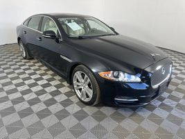 2011 JAGUAR XJ 