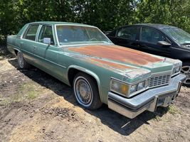 1977 CADILLAC SEDAN 