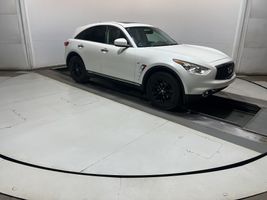 2017 INFINITI QX70 