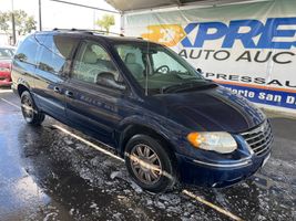 2005 CHRYSLER TOWN & COUNTRY