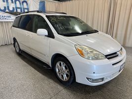 2004 TOYOTA SIENNA LIMITED