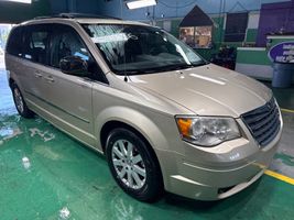 2010 CHRYSLER TOWN & COUNTRY