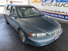 2004 VOLVO V70 BASE