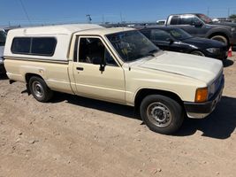 1985 TOYOTA PICKUP DLX