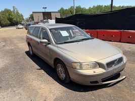 2005 VOLVO V70 BASE