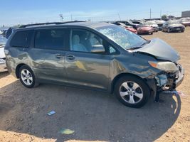 2011 TOYOTA SIENNA LE