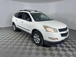 2011 CHEVROLET TRAVERSE LS