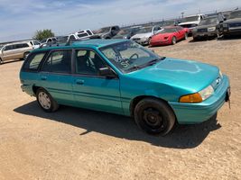1995 FORD ESCORT LX