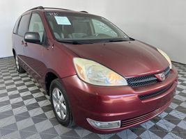 2004 TOYOTA SIENNA 
