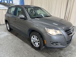 2011 VOLKSWAGEN TIGUAN 