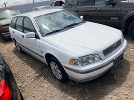 2000 VOLVO V40 