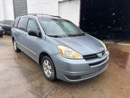 2004 TOYOTA SIENNA LE