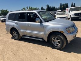2001 MITSUBISHI MONTERO LIMITED