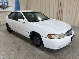 2001 NISSAN ALTIMA 