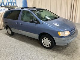2000 TOYOTA SIENNA 