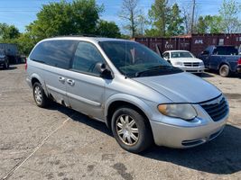 2006 CHRYSLER TOWN & COUNTRY 
