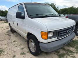 2005 FORD E150 VANS