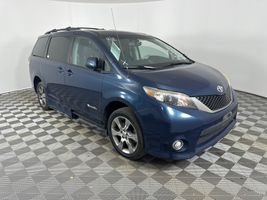 2012 TOYOTA SIENNA SE