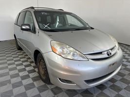 2008 TOYOTA SIENNA LE