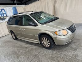 2005 CHRYSLER TOWN & COUNTRY TOURING
