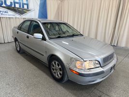 2002 VOLVO S40 