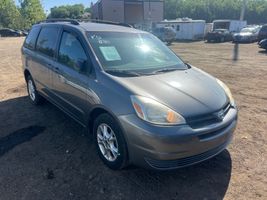 2005 TOYOTA SIENNA LE